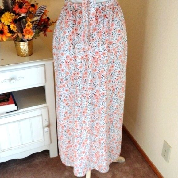 Heart & Heels Maxi Dress - Picture 3 of 11